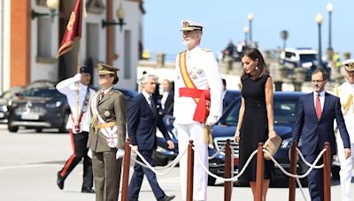 VÍDEO: Los Reyes y la Princesa presiden actos del Carmen en la Escuela Naval de Marín, con la graduación de 111 alumnos