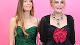 Tita Cervera recibe el premio 'Women in art' arropada por su hija Carmen