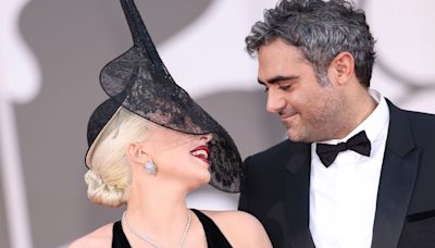 Lady Gaga: enamorada y feliz al trabajar con su novio en “Harlequin”