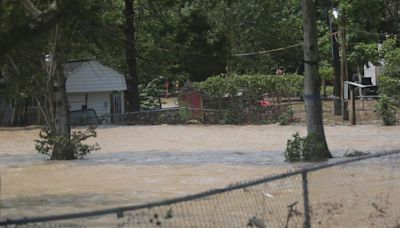 Houston continúa bajo el agua después de cientos de rescates