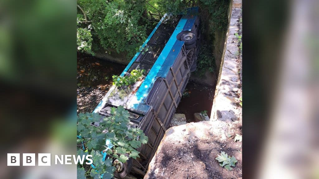 Grosmont: Five rescued as bus plunges 30ft off bridge