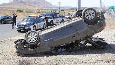 Vuelca conductora en la carretera a Juárez, iba bebé abordo