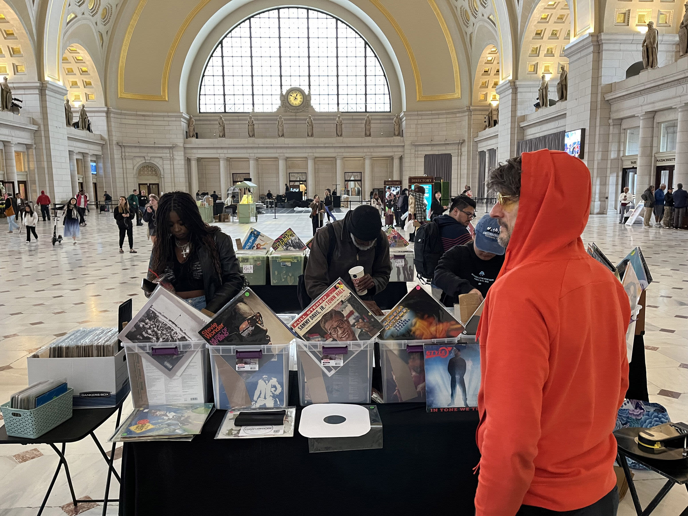 Vinyl records, vintage clothing may continue at Union Station Market - WTOP News