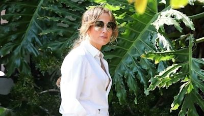 Jennifer Lopez Goes House Hunting Without Her Wedding Ring