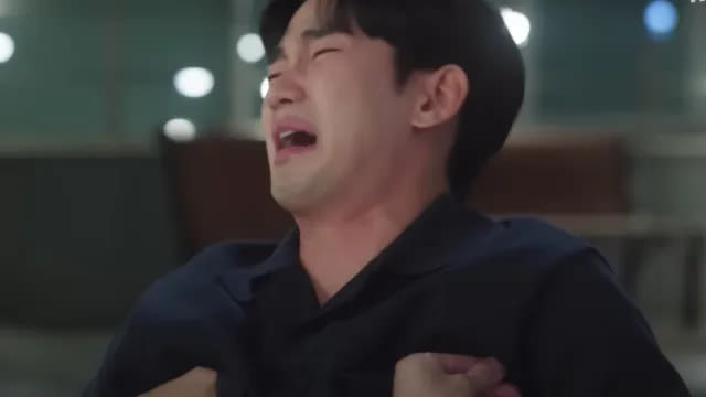 Baeksang Arts Awards 2024: Fans Praise Kim Soo-Hyun as He Reenacts Drunken Queen of Tears Scene