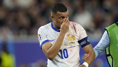 Euro 2024: Kylian Mbappé, l'attaquant de l'équipe de France, a le nez cassé