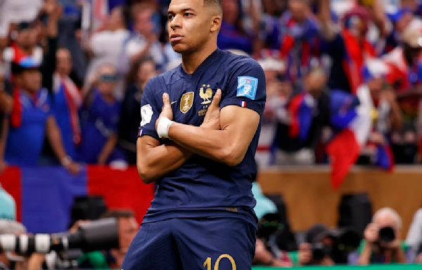 Kylian Mbappe officially joins Real Madrid with welcome post, team video