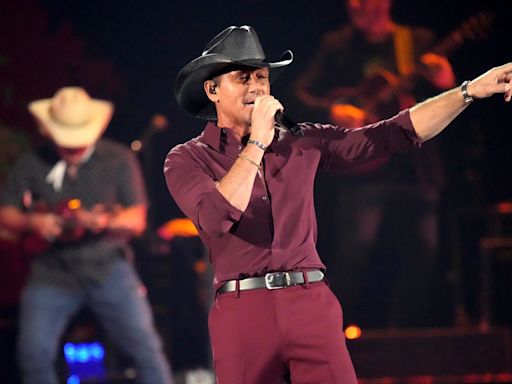 Tim McGraw Grants Fan’s Wish by Assisting With Baby Gender Reveal Onstage: ‘Tim or Faith?’