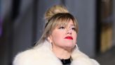 Kelly Clarkson Says 1 High Up ‘American Idol’ Producer ‘Was Not a Fan’ of Her Because of Makeup