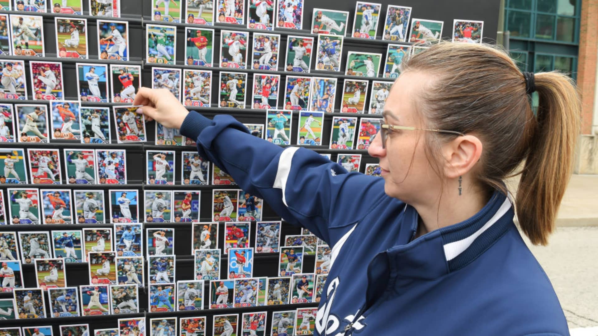 Op-ed: Investing lessons from a baseball card collector. Diversify to find the all-stars