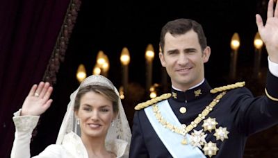 Dónde está el vestido que Letizia llevó en su boda con Felipe: una pieza de museo que se puede ver en Madrid