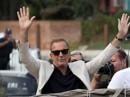 Kevin Costner vai ao Festival de Veneza para lançar filme que estrela, dirige e roteiriza