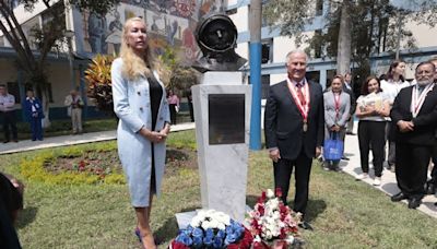 UNI devela busto del cosmonauta Yuri Gagarin y confirma carrera de Ingeniería Aeroespacial