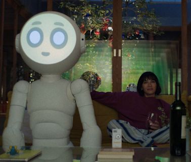 Rashida Jones and a Robot Star in Apple’s Stylish, Unsatisfying Mystery ‘Sunny’: TV Review