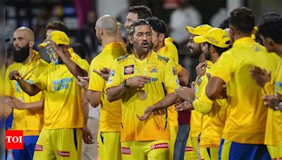 'Galtiyan kam karte hai, isliye champion team hai': Former cricketers favour MS Dhoni's CSK in IPL showdown against RCB | Cricket News - Times of India