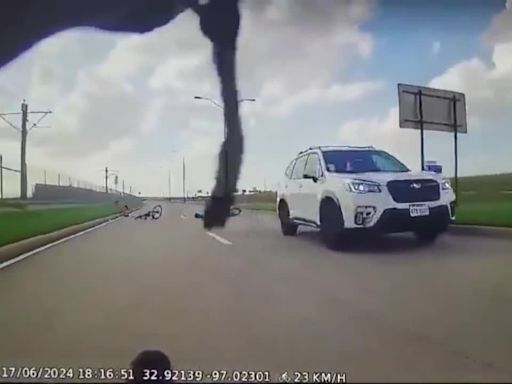 El impactante atropello de dos ciclistas en una carretera de Dallas, Estados Unidos