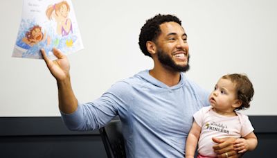 PHOTOS: Devin Cannady gives reading of his new children's book