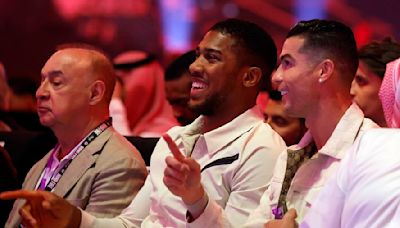 Ronaldo and Joshua share a laugh ahead of Fury vs Usyk