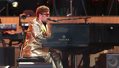 Elton John saca a subasta su armario en eBay para recaudar fondos contra el SIDA