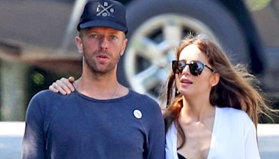 “Felizmente juntos”. En medio de los rumores de ruptura con Chris Martin, Dakota Johnson se vio obligada a romper una regla de oro