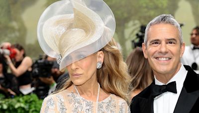 Sarah Jessica Parker & Andy Cohen Return to Met Gala Together, 6 Years After Last Appearance