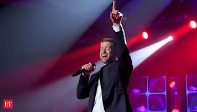 Justin Timberlake caught on camera slapping away fan’s hand during concert in Tampa. Know what happened