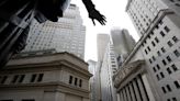 Bolsas de NY fecham sem sinal único, com cautela global em contraponto a apostas para Fed Por Estadão Conteúdo