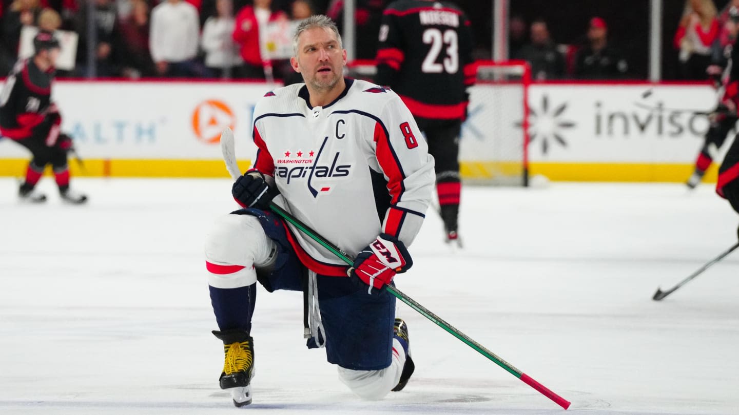 Capitals' Alex Ovechkin Suffers Minor Knee Injury