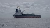 Un barco de Liberia vierte al mar “miles de litros” de fueloil en el interior del puerto de Ceuta