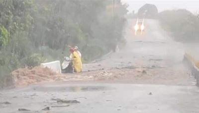 影》蘭嶼環島公路野溪暴漲 驚見土石流鄉公所成立應變小組 - 生活