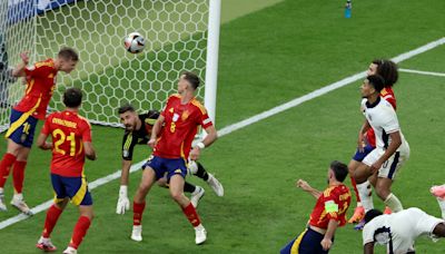 El minuto de locos que definió la final de la Eurocopa: del gol al límite de Oyarzábal al milagro de Dani Olmo en el área de España