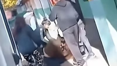 Video: escandalosa pelea dentro de una escuela de Moreno entre estudiantes y familiares