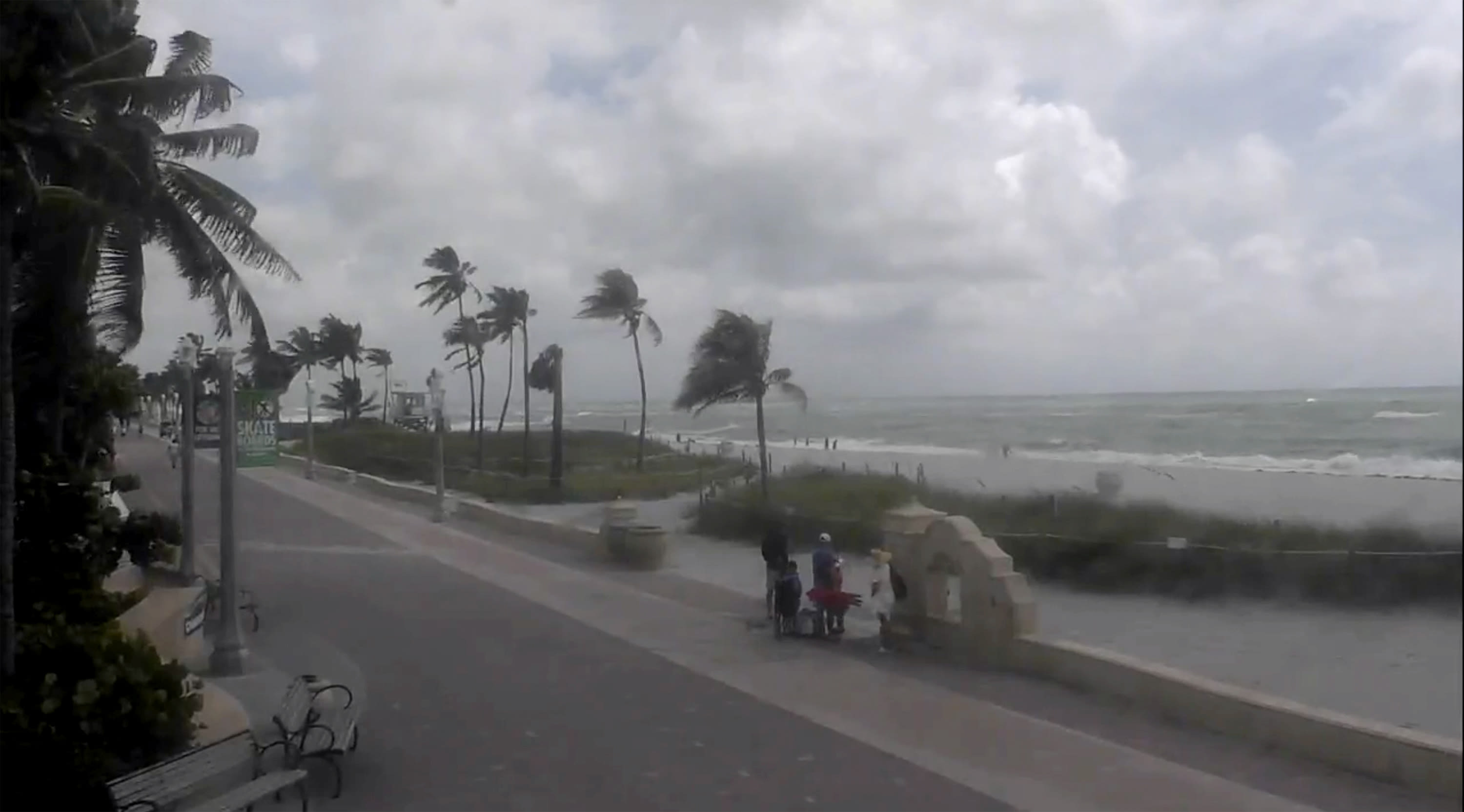 Hurricane warnings as Tropical Storm Debby moves through Gulf toward Florida