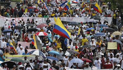 Los trabajadores colombianos muestran apoyo a Petro en manifestaciones del Primero de Mayo