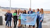Gijón recibe un premio por llevar a todas sus playas la lucha antitabaco
