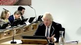 Ex primer ministro británico Boris Johnson niega que quisiera que el COVID "se extendiera"