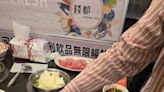 錢都火鍋店出包！白菜上驚見「活體蛞蝓」蠕動 網酸：餐廳必備食材？