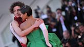 Festival de Venecia: de la osadía de Timothée Chalamet a la frescura de Sigourney Weaver, los mejores looks de la alfombra roja