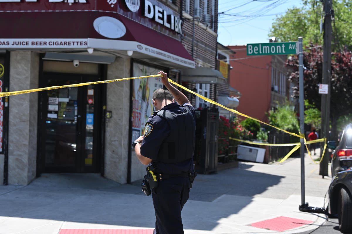 Cops searching for gunman who shot man on Brooklyn street in broad daylight | amNewYork