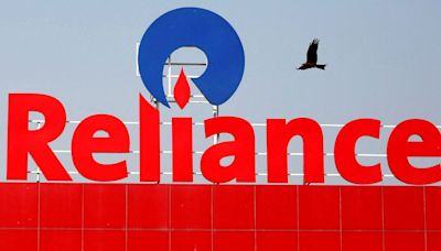 Reliance Industries stock reclaims ₹3,000 level after 15 sessions