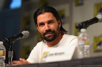 Manu Bennett