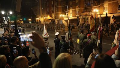 VÍDEO: Así fue el ensayo nocturno en Oviedo del gran desfile de mañana ante Los Reyes