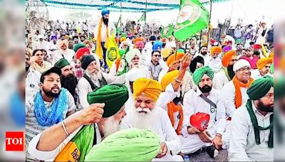 Farmers Shut Cabins of Ladhowal Toll Plaza | Ludhiana News - Times of India