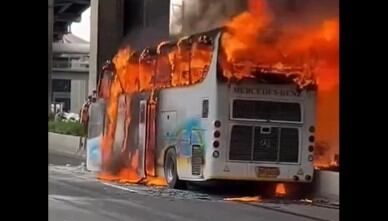 Tailandia: al menos 23 muertos al incendiarse un micro escolar