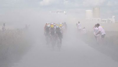 Tour de France : les « chemins blancs » ont bien porté leur nom lors de cette étape inédite