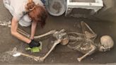 Arqueólogos en Pompeya hallan los cadáveres de un hombre y una mujer junto a un tesoro