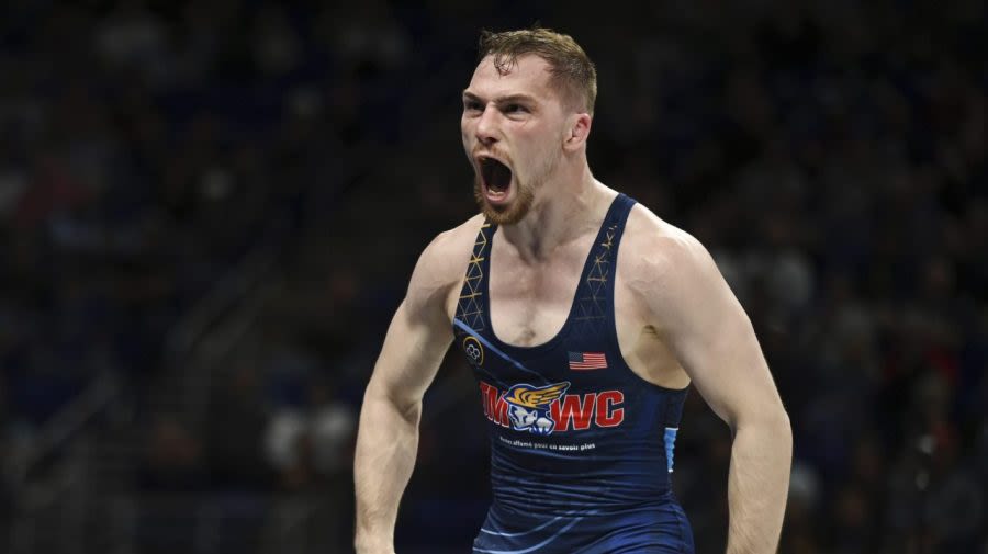 Iowa Hawkeye alum Spencer Lee to grapple for gold in Paris