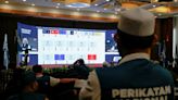 Malaysia faces hung parliament in tight election race