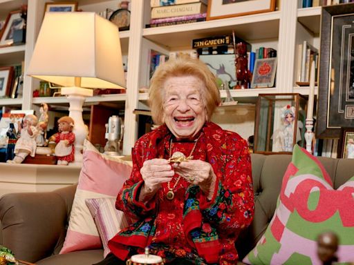 Ruth Westheimer obituary: TV sex therapist known as ‘Dr Ruth’