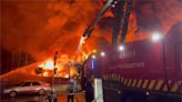 楊梅工廠大火烈焰沖天 消防出動「美洲豹」灌救-台視新聞網